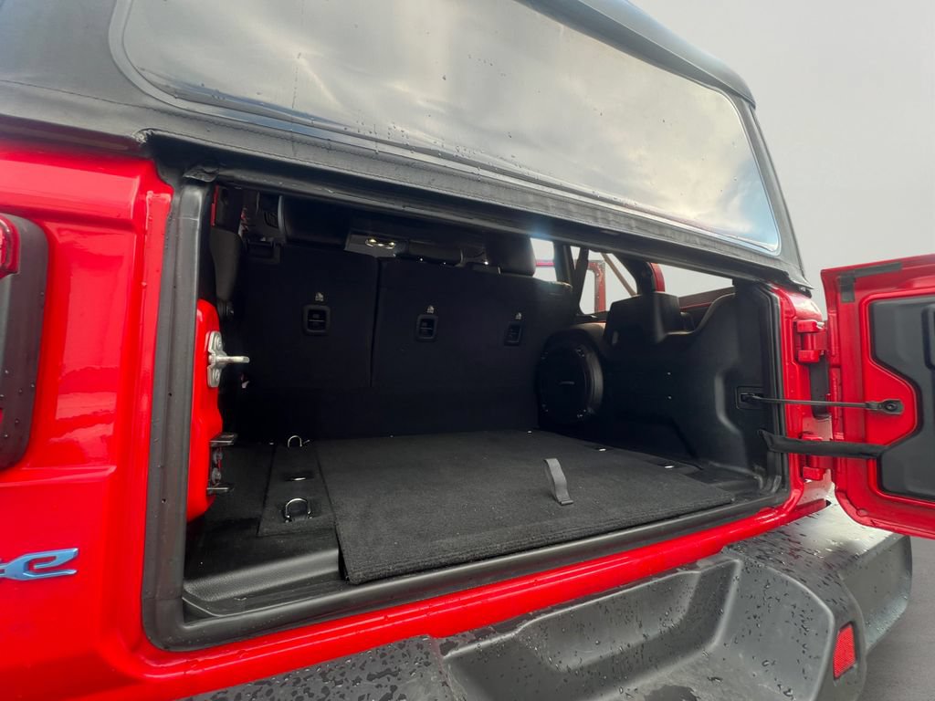 Used 2023 Jeep Wrangler Unlimited Sahara w/ Cold Weather Group AWD/4WD image 30