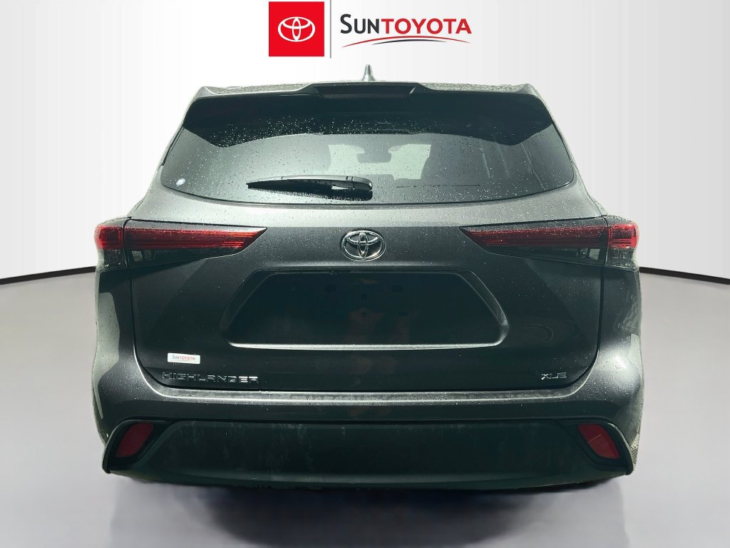 Used 2021 Toyota Highlander XLE FWD image 4