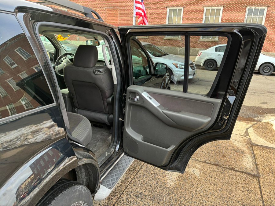 Used 2012 Nissan Pathfinder SV AWD/4WD image 12
