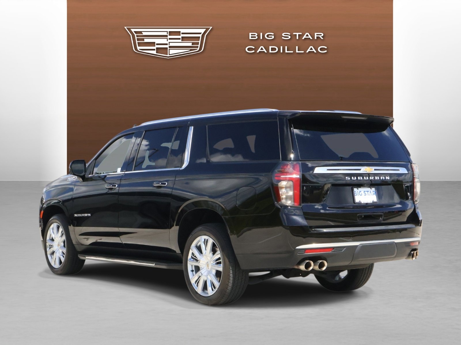 Used 2024 Chevrolet Suburban High Country image 3