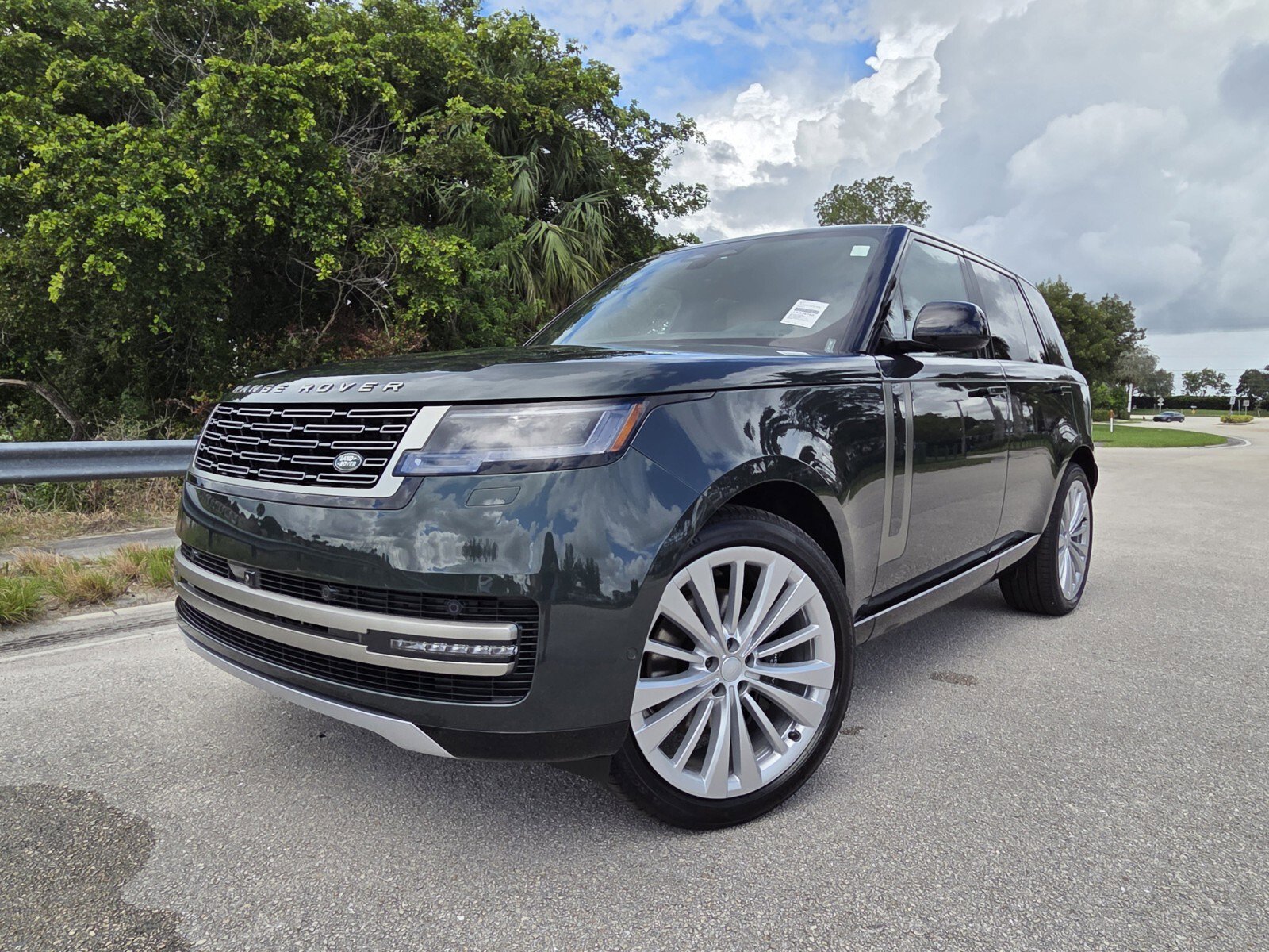 New 2025 Land Rover Range Rover SE