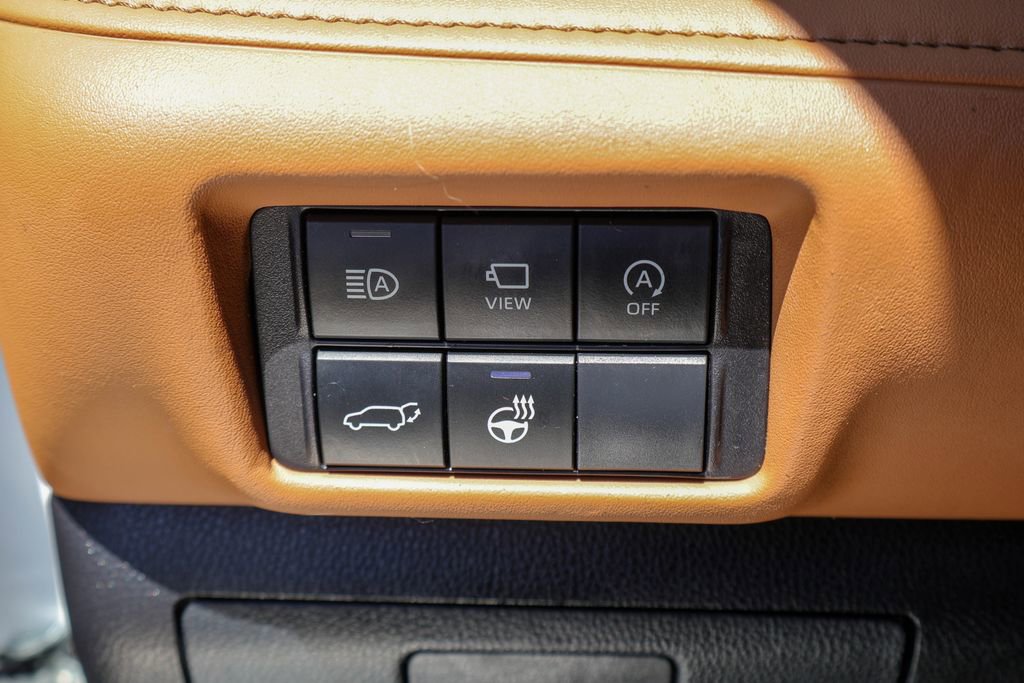 Used 2024 Toyota Highlander Platinum image 21