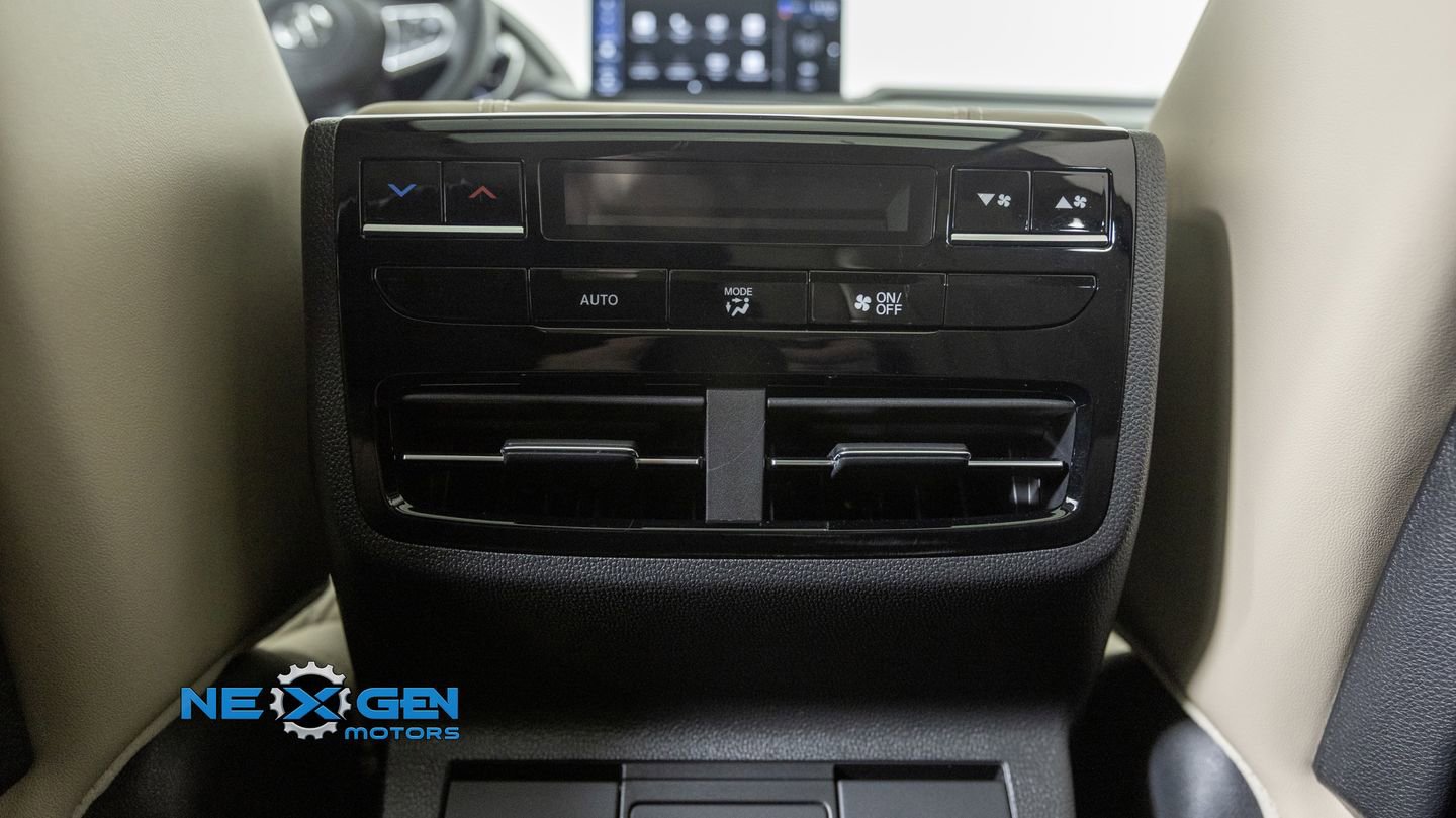 Used 2025 Acura MDX SH-AWD w/ Technology Package image 29