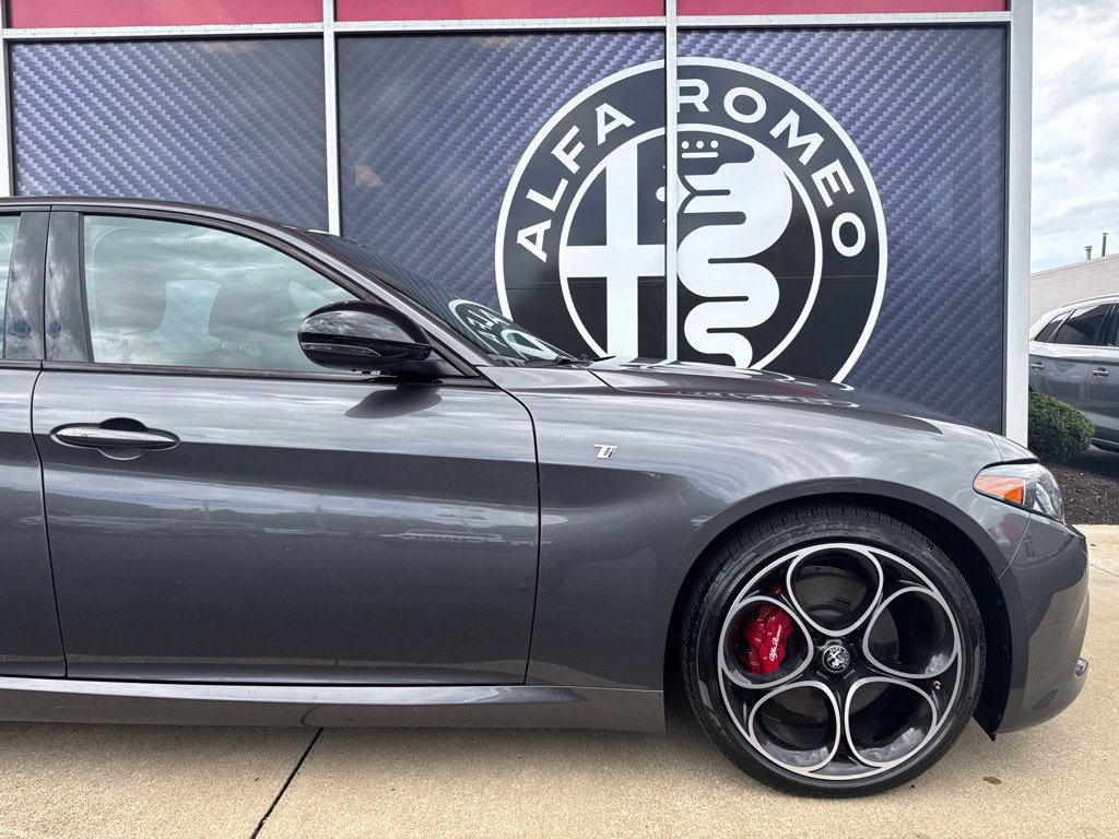 Used 2024 Alfa Romeo Giulia Ti w/ Active Assist Plus Package AWD/4WD image 3