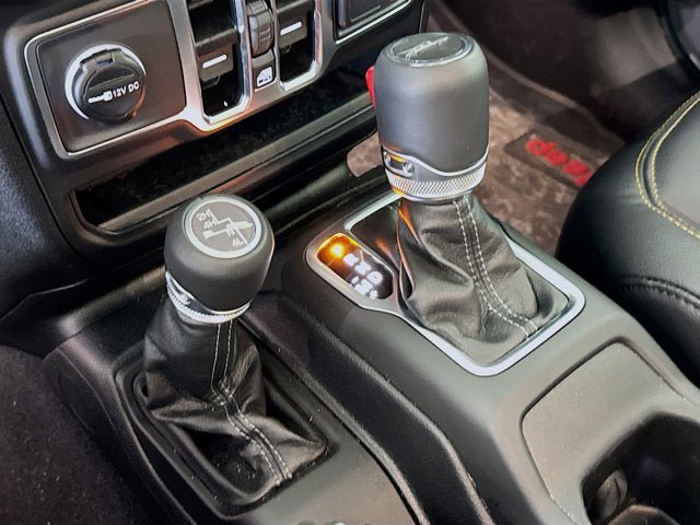 Used 2025 Jeep Gladiator Sport AWD/4WD image 16