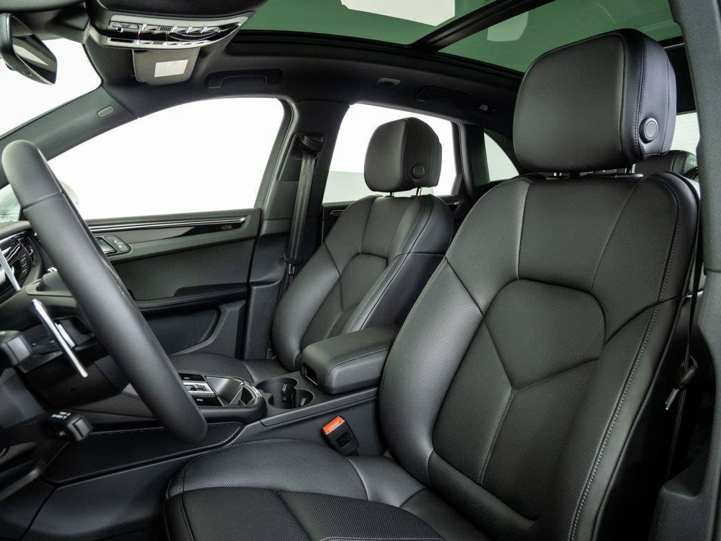 New 2026 Porsche Macan AWD/4WD image 5