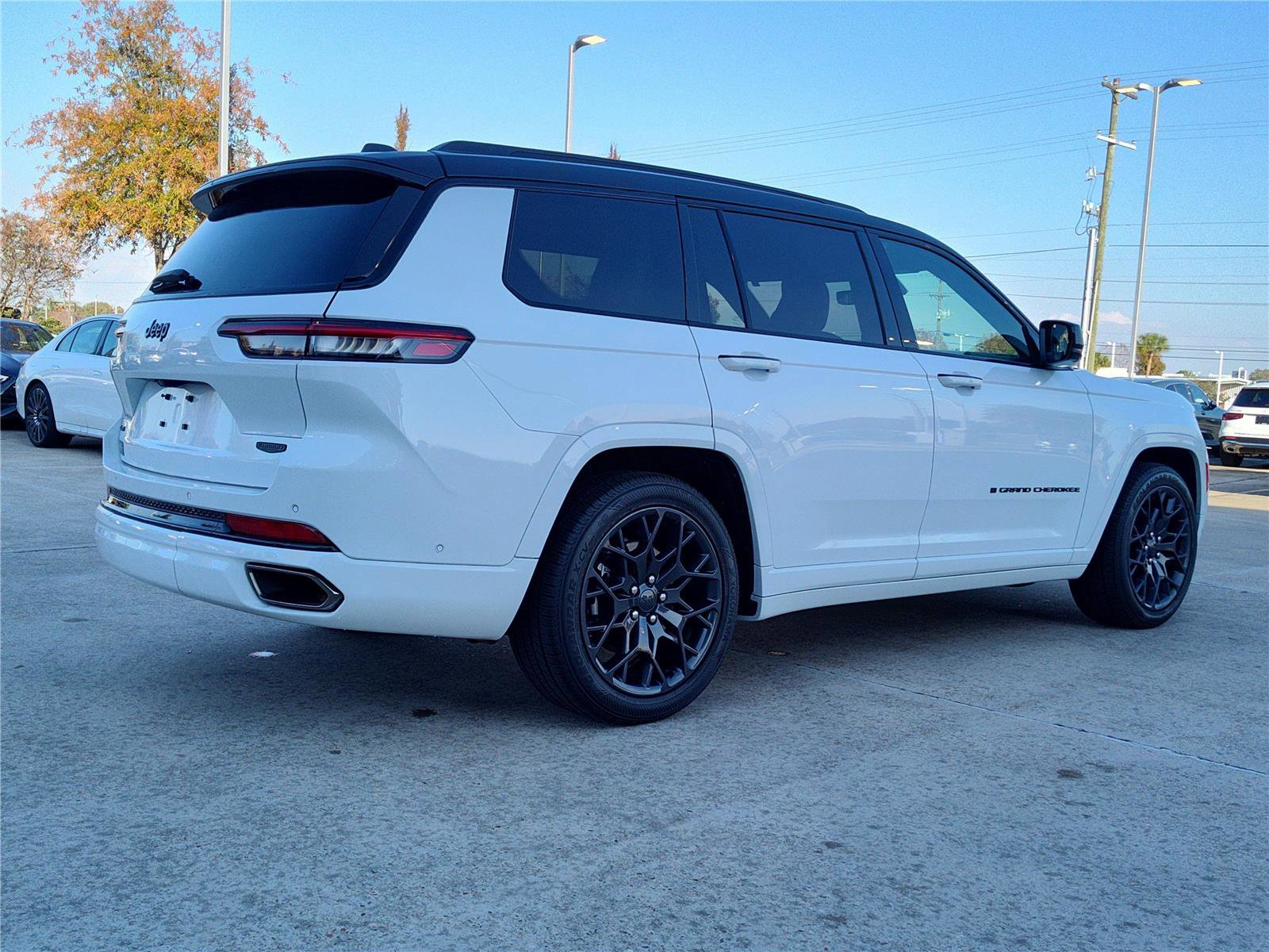 Used 2024 Jeep Grand Cherokee L Summit w/ High Altitude Package image 10