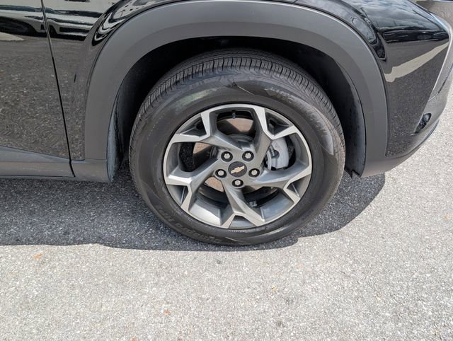 Certified 2025 Chevrolet Trax LT w/ Driver Confidence Package image 16