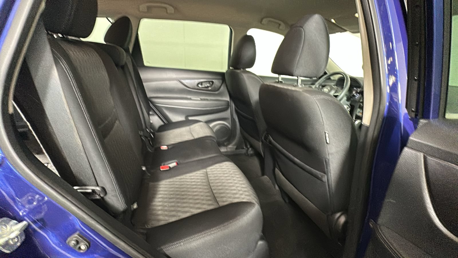 Used 2020 Nissan Rogue S AWD/4WD image 28