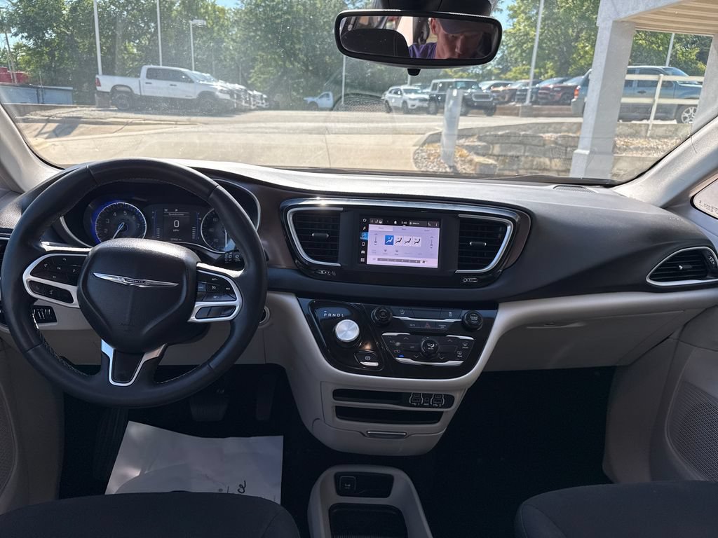 Used 2023 Chrysler Voyager LX FWD image 12