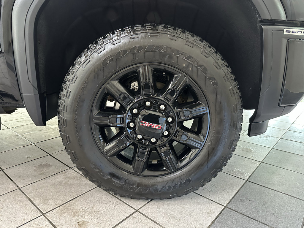 Used 2025 GMC Sierra 2500 AT4 AWD/4WD image 16