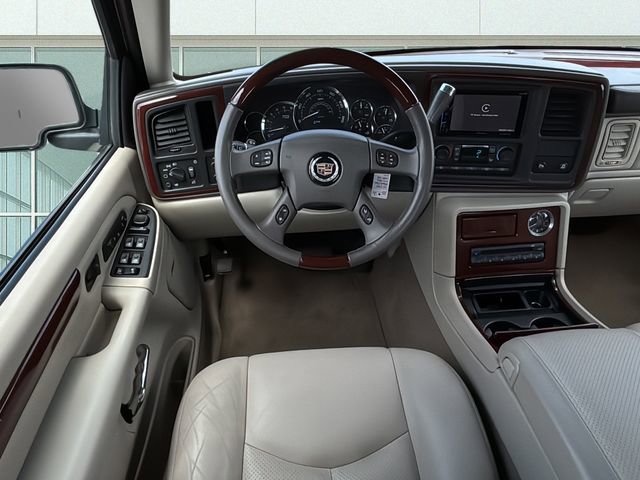 Used 2005 Cadillac Escalade EXT image 19