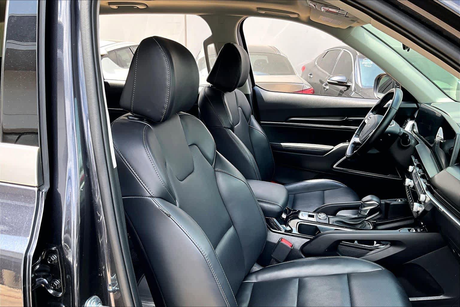 Used 2025 Kia Telluride S FWD image 9