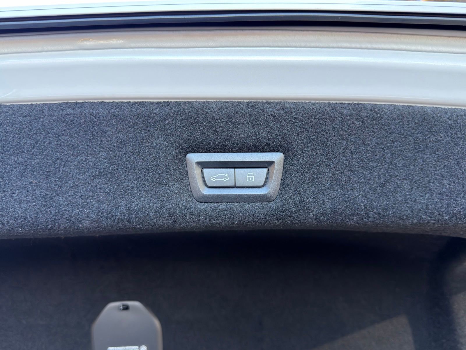 Used 2025 BMW 740i xDrive w/ Premium Package image 17