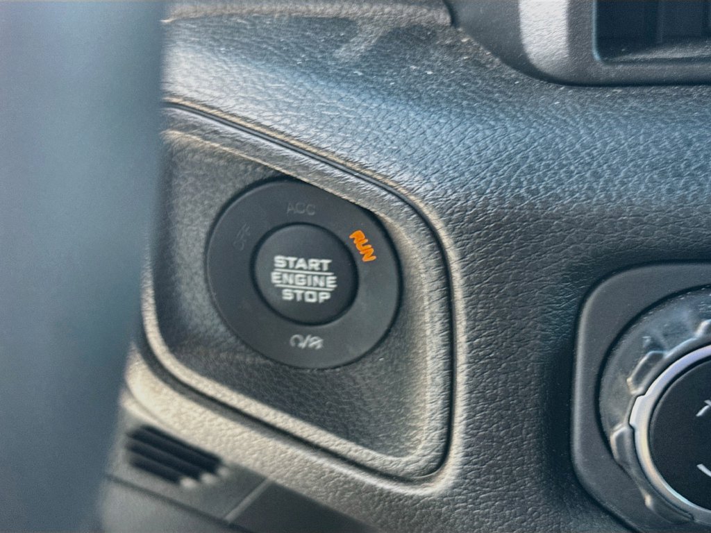 Used 2024 Jeep Wrangler Unlimited AWD/4WD image 17