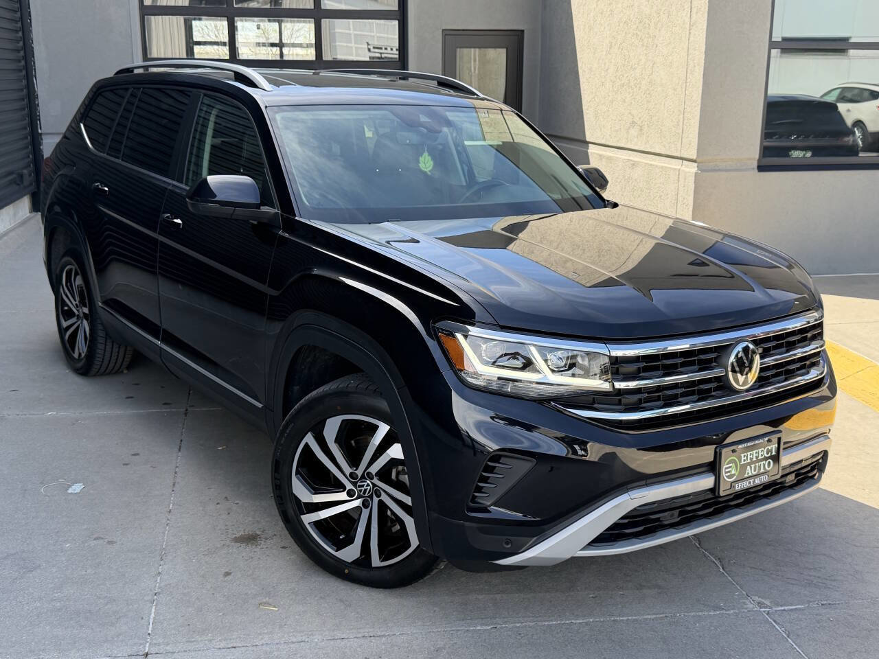 Used 2023 Volkswagen Atlas SEL AWD/4WD image 6
