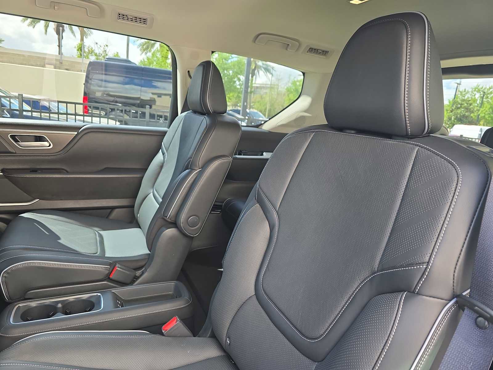 Certified 2025 INFINITI QX80 Luxe image 13