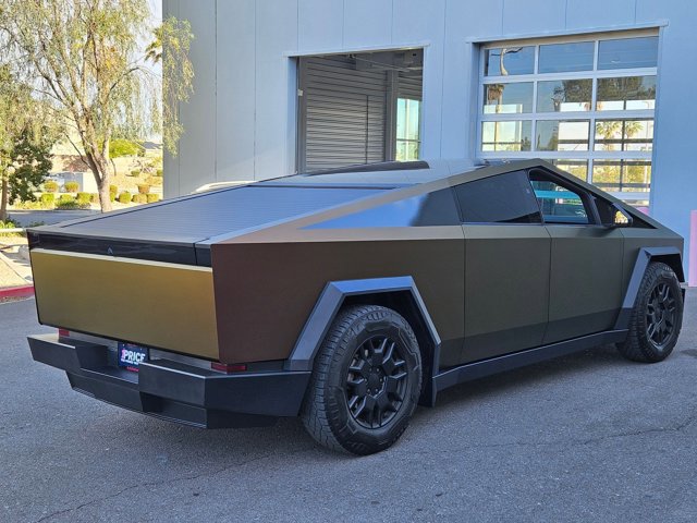 Used 2024 Tesla Cybertruck AWD Crew Cab image 5