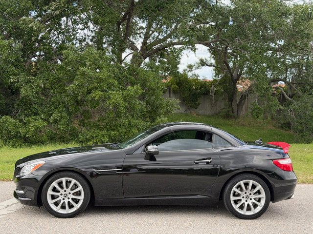 Used 2016 Mercedes-Benz SLK 300 w/ Premium 2 Package image 2