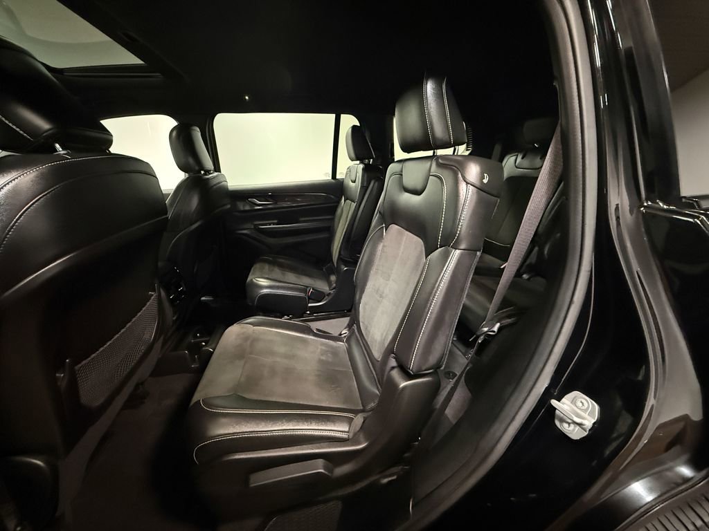 Used 2023 Jeep Grand Cherokee L Laredo AWD/4WD image 9