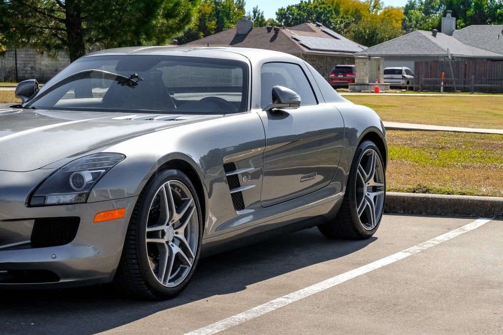 Used 2011 Mercedes-Benz SLS AMG Coupe image 4