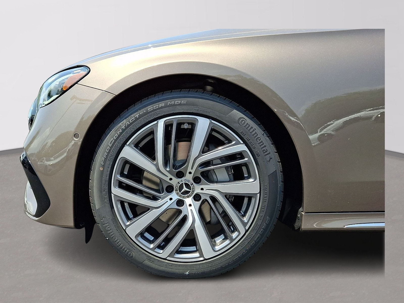 New 2026 Mercedes-Benz E 350 4MATIC Sedan image 7