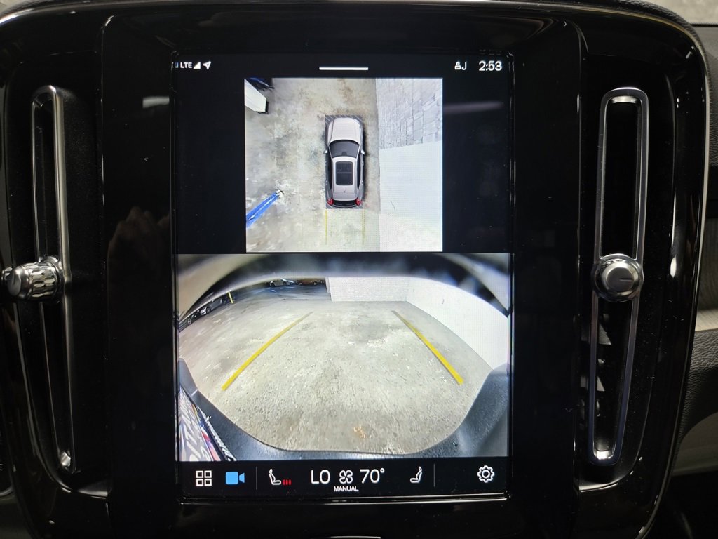 Used 2024 Volvo XC40 B5 Plus image 26