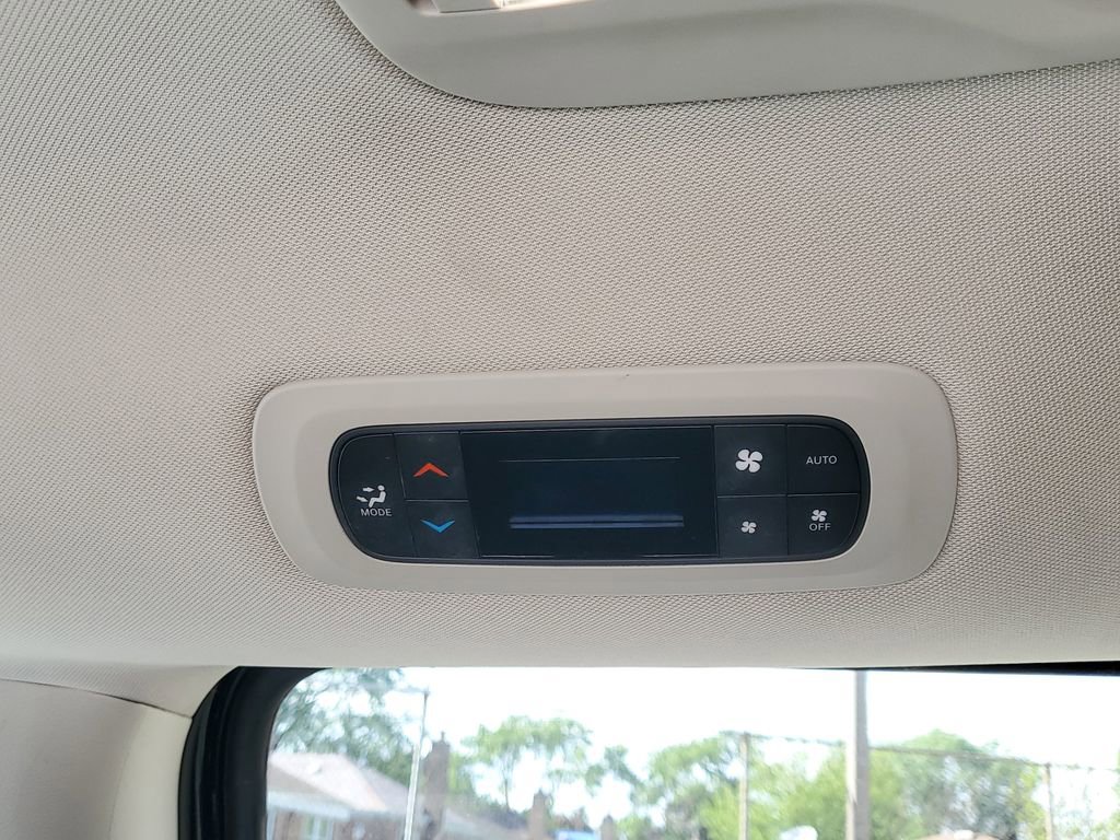 Used 2024 Chrysler Pacifica Limited FWD image 14