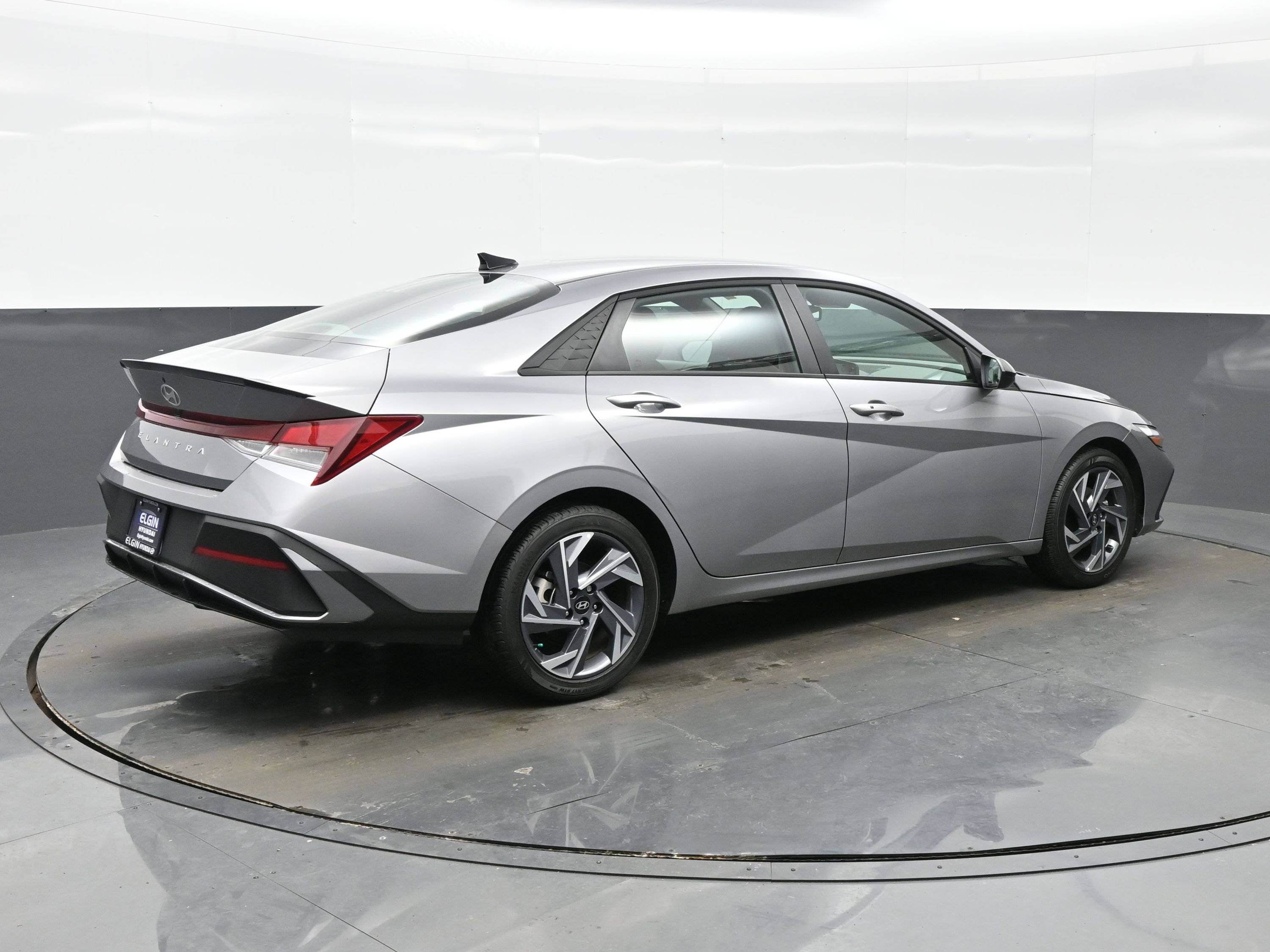 Certified 2025 Hyundai Elantra Sport image 6