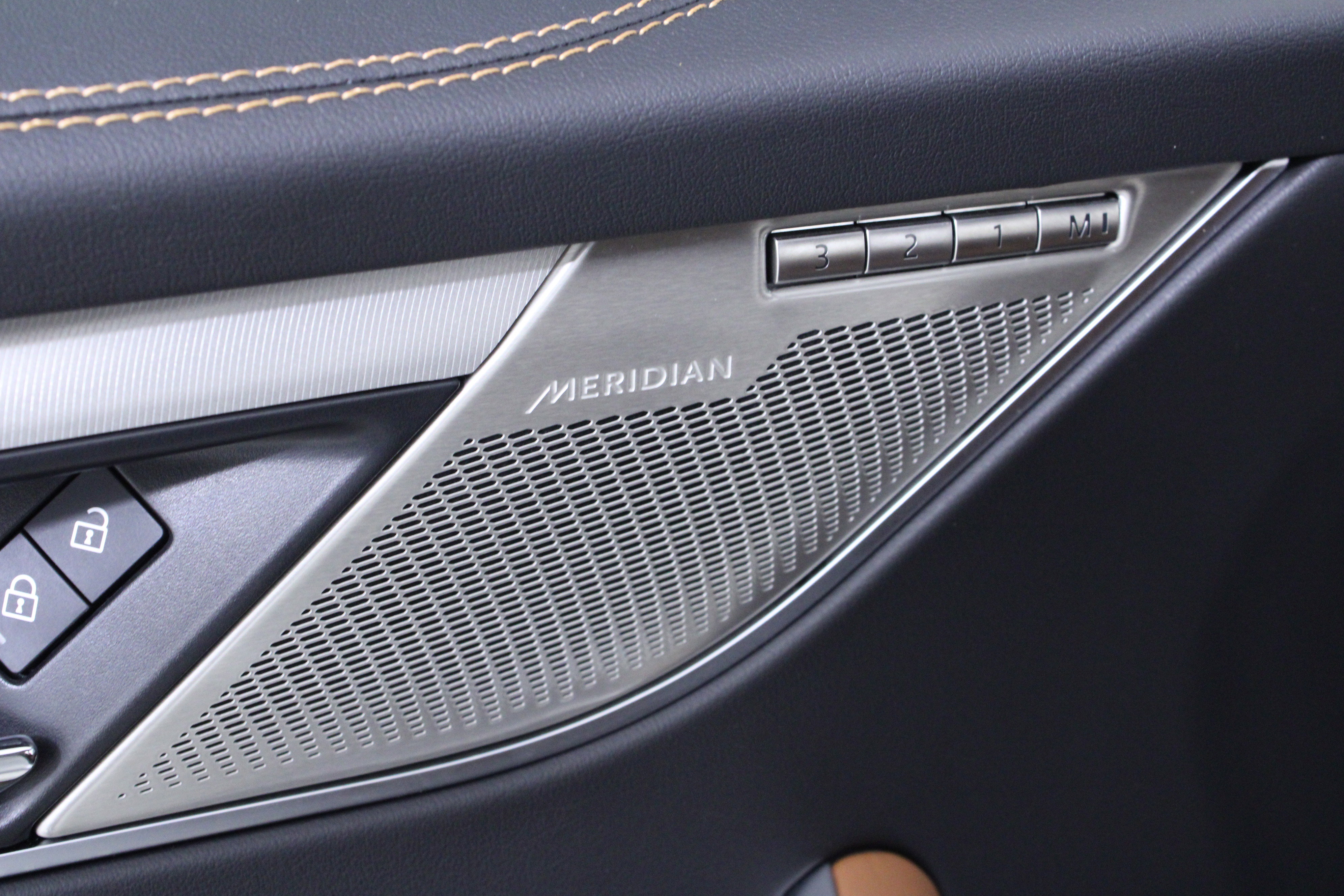 Used 2025 Jaguar F-PACE R-Dynamic S image 19