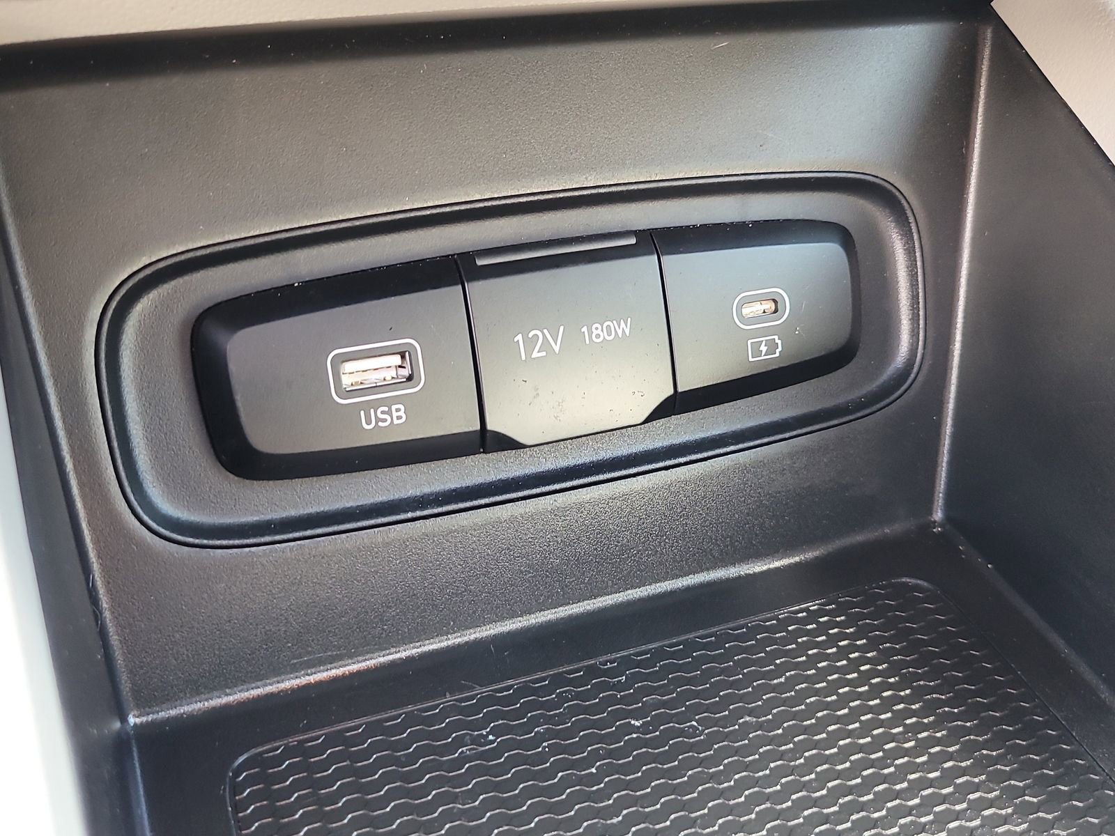 Used 2024 Hyundai Venue SEL FWD image 23