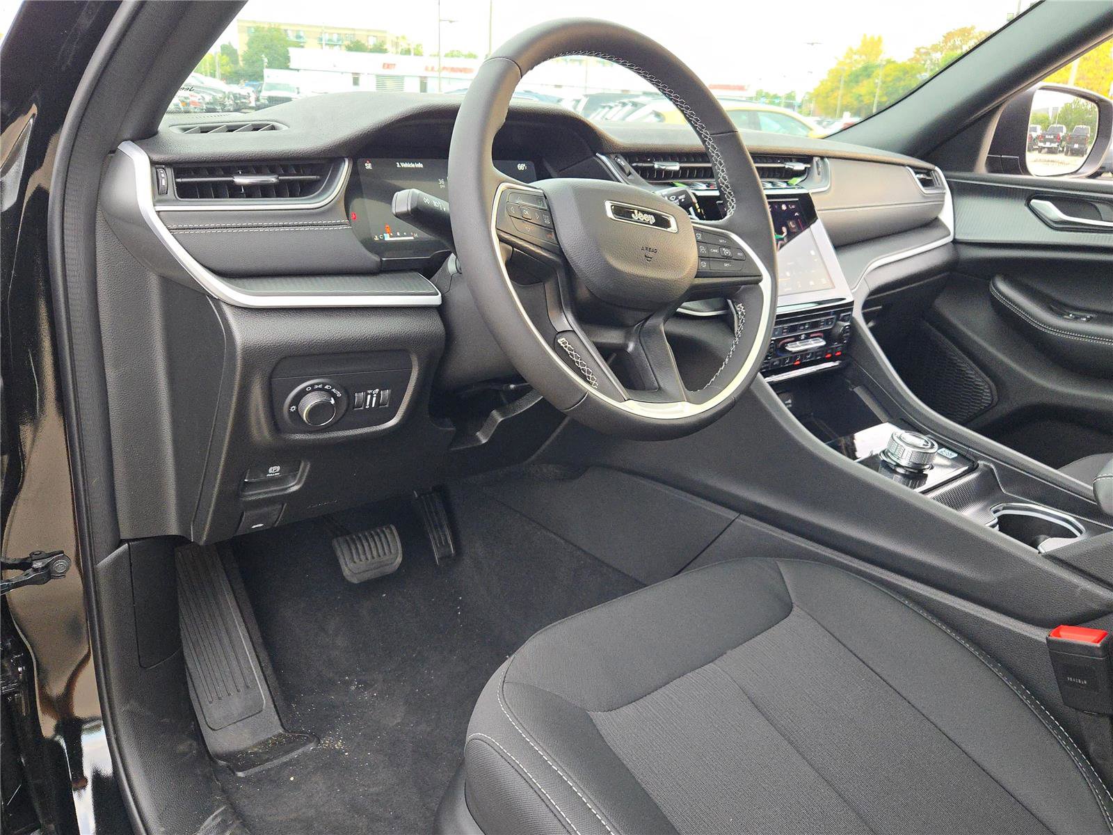 New 2025 Jeep Grand Cherokee Laredo w/ Luxury Tech Group I image 25