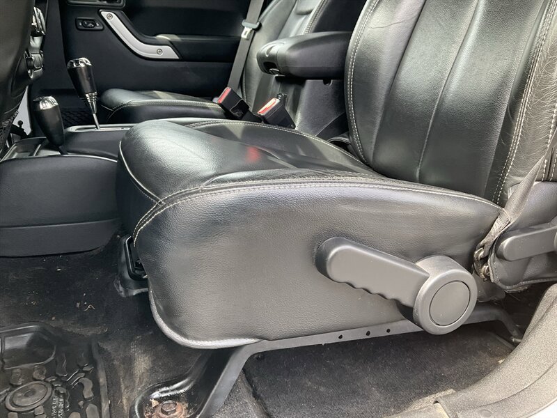 Used 2016 Jeep Wrangler Unlimited Sahara w/ Connectivity Group AWD/4WD image 20