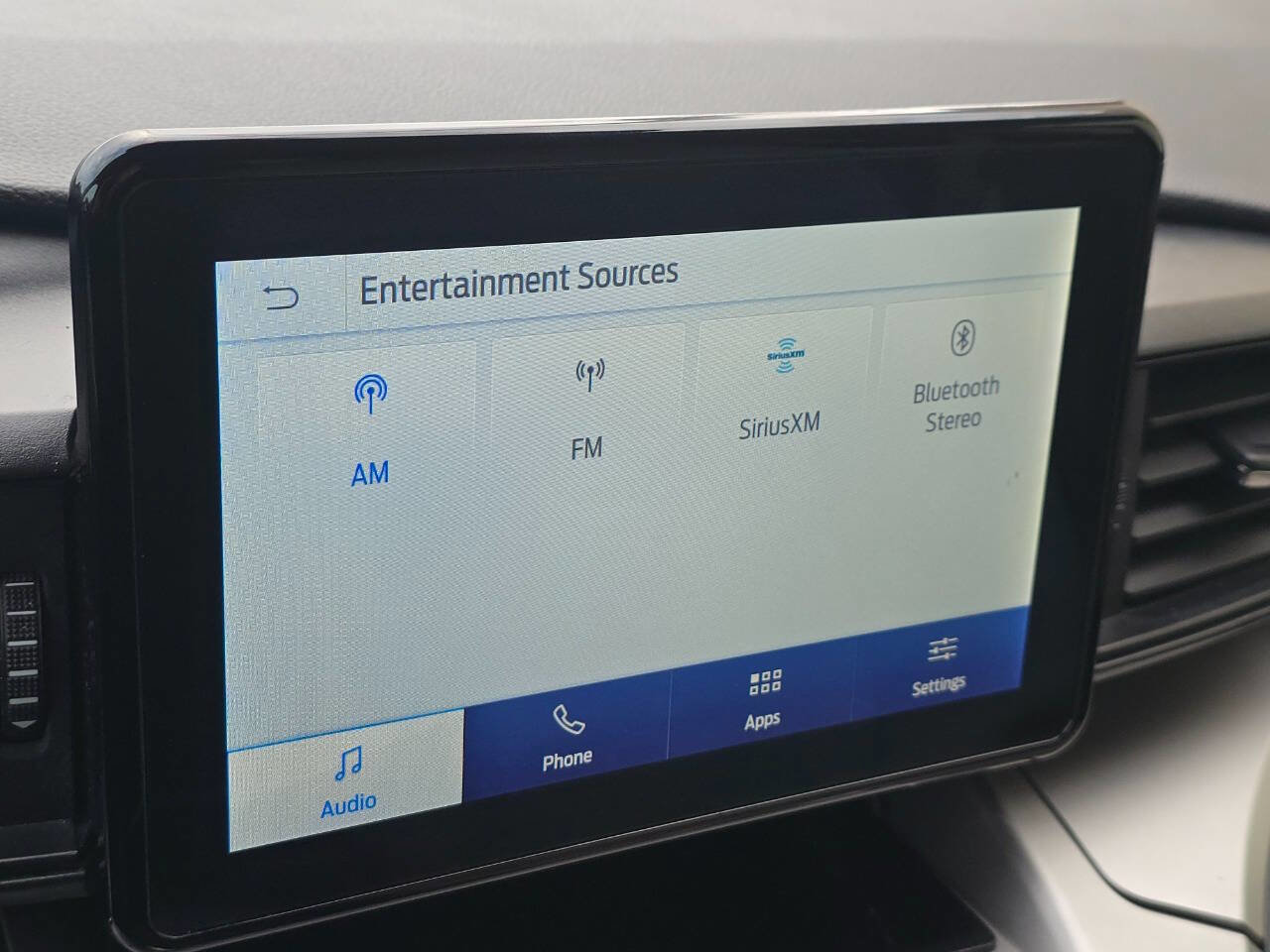 Used 2022 Ford Explorer XLT image 8