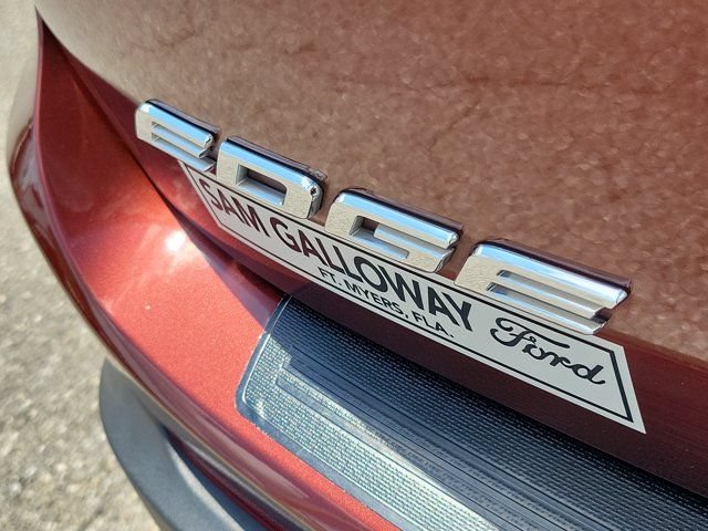 Used 2015 Ford Edge Titanium w/ Technology Package FWD image 9