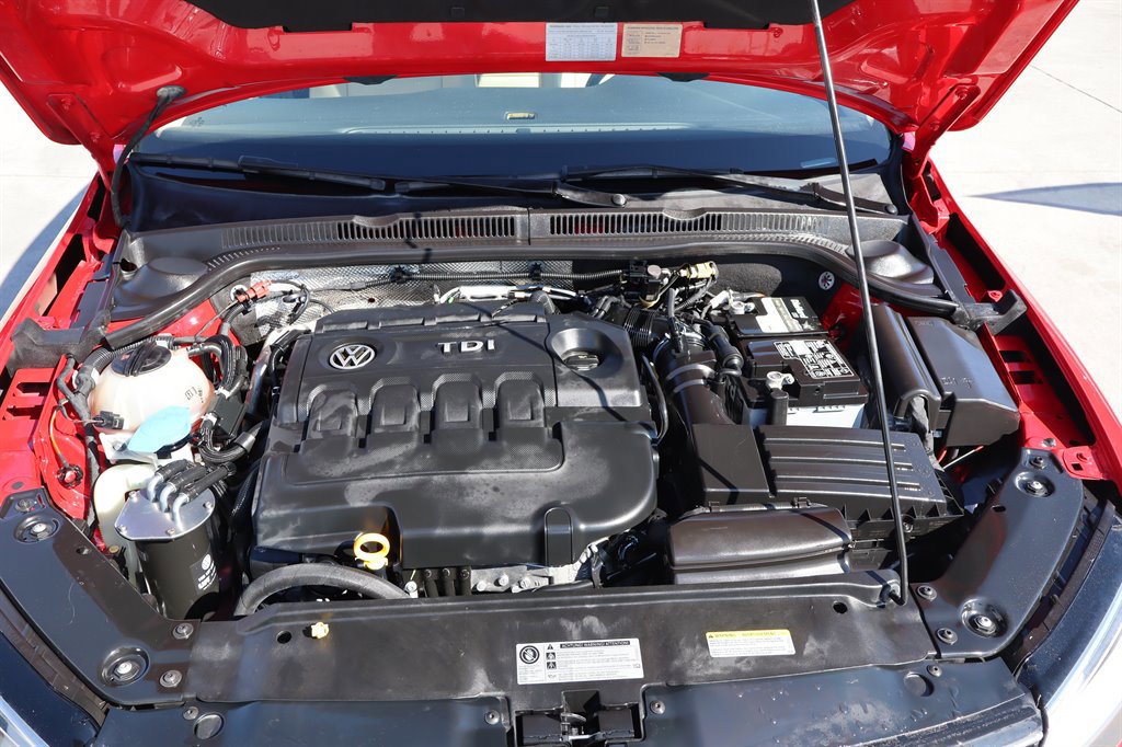 Used 2015 Volkswagen Jetta TDI SE FWD image 34