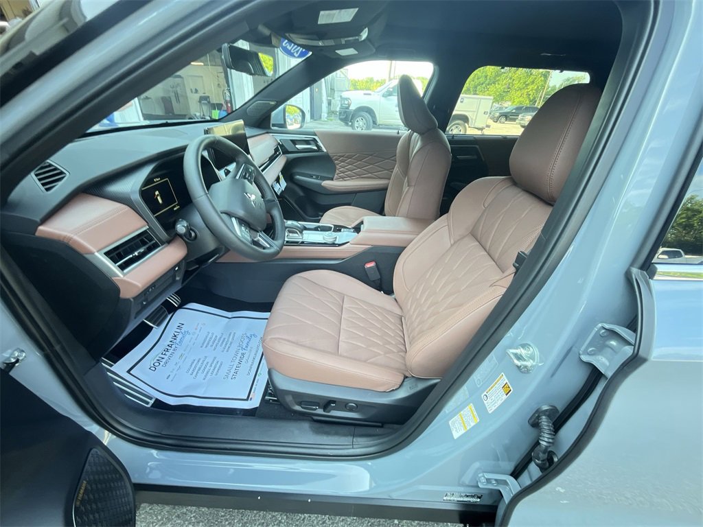 New 2025 Mitsubishi Outlander SEL image 11