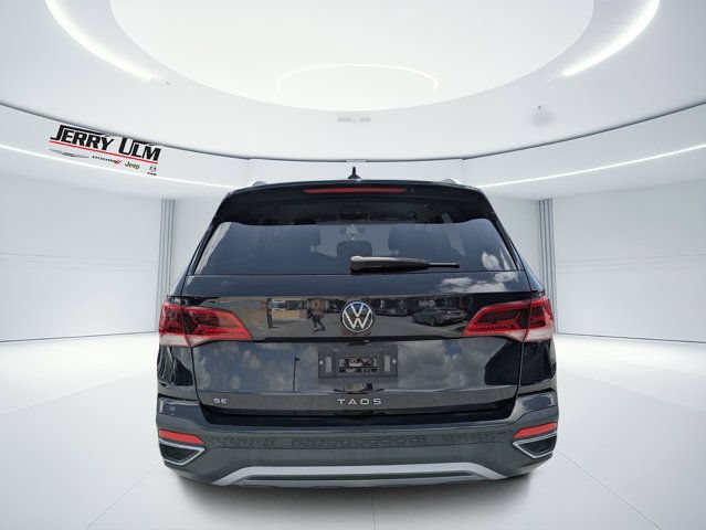 Used 2022 Volkswagen Taos SE FWD image 4