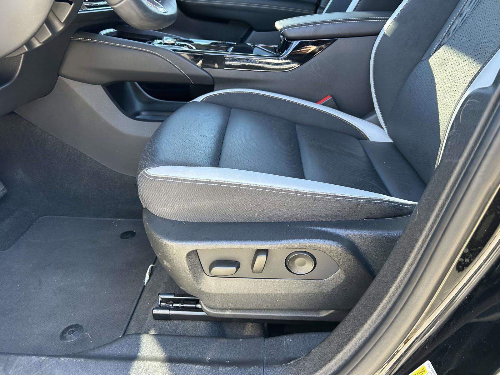 Used 2025 Buick Envision Sport Touring image 17