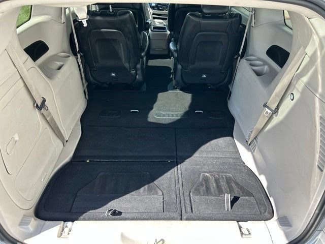 Used 2023 Chrysler Pacifica Touring-L FWD image 50