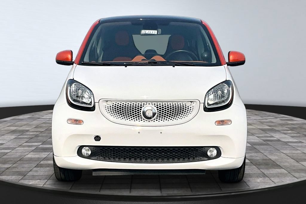 Used 2016 smart fortwo passion RWD image 3