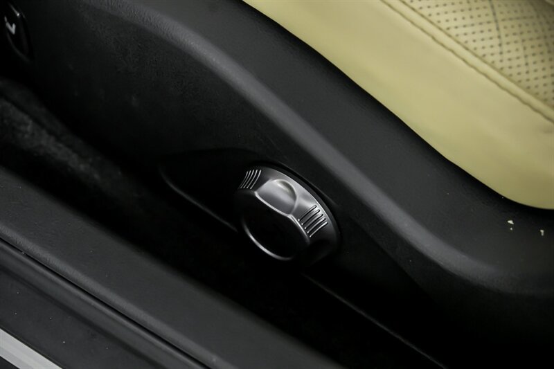 Used 2015 Nissan GT-R Premium AWD/4WD image 21