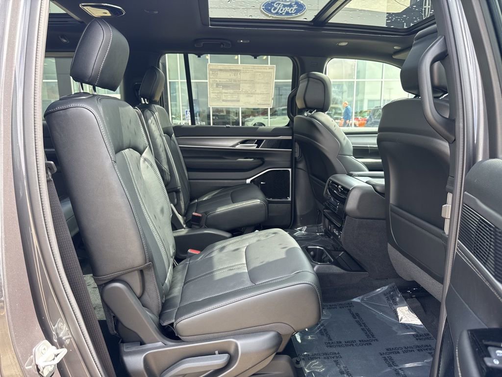New 2026 Jeep Grand Wagoneer Limited AWD/4WD image 33