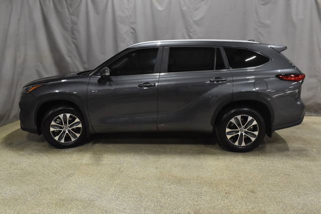 Used 2023 Toyota Highlander XLE image 6