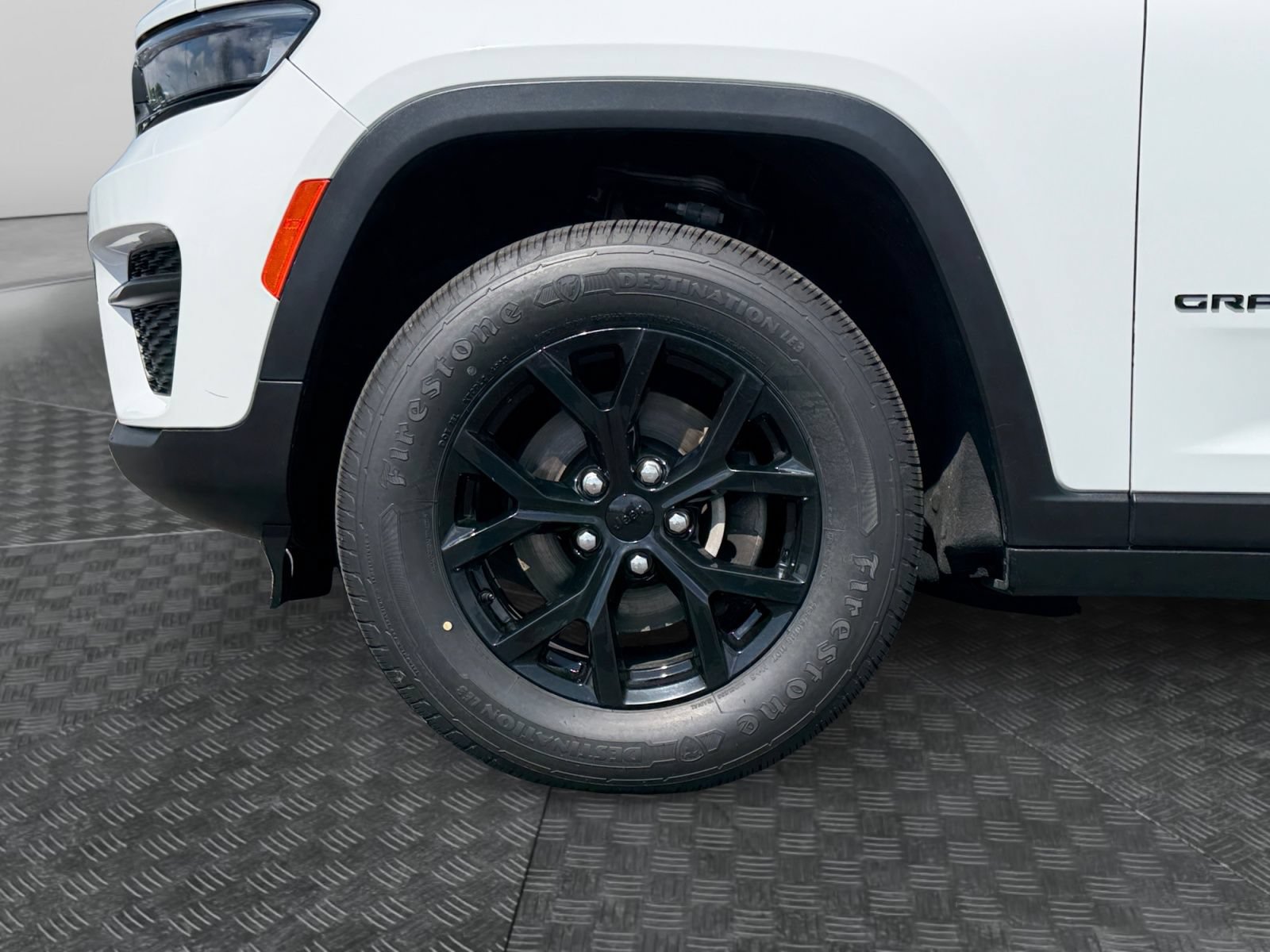 Used 2024 Jeep Grand Cherokee Altitude AWD/4WD image 16