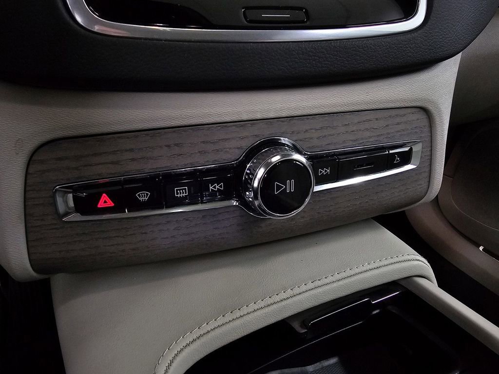 Used 2025 Volvo XC90 T8 Ultra image 18