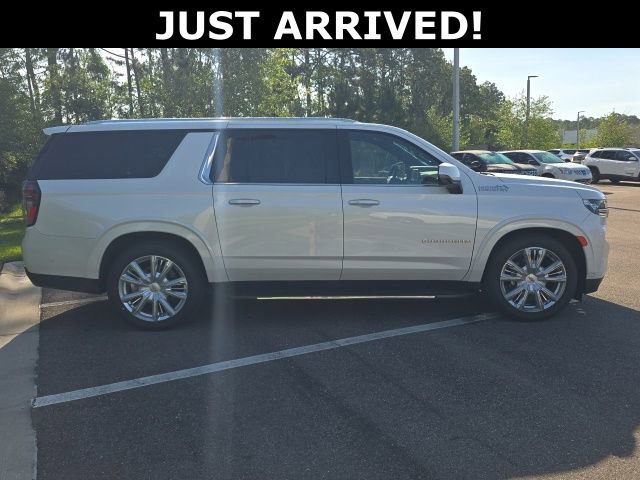 Used 2024 Chevrolet Suburban High Country w/ Advanced Technology Package AWD/4WD image 3