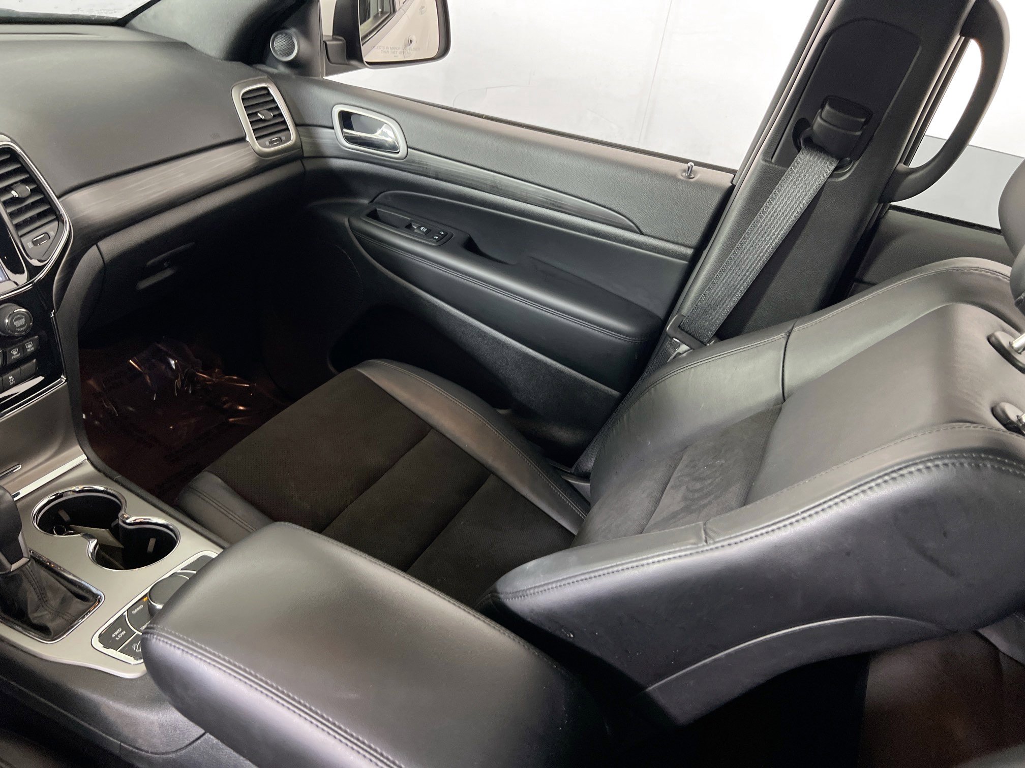 Used 2022 Jeep Grand Cherokee Laredo X image 24