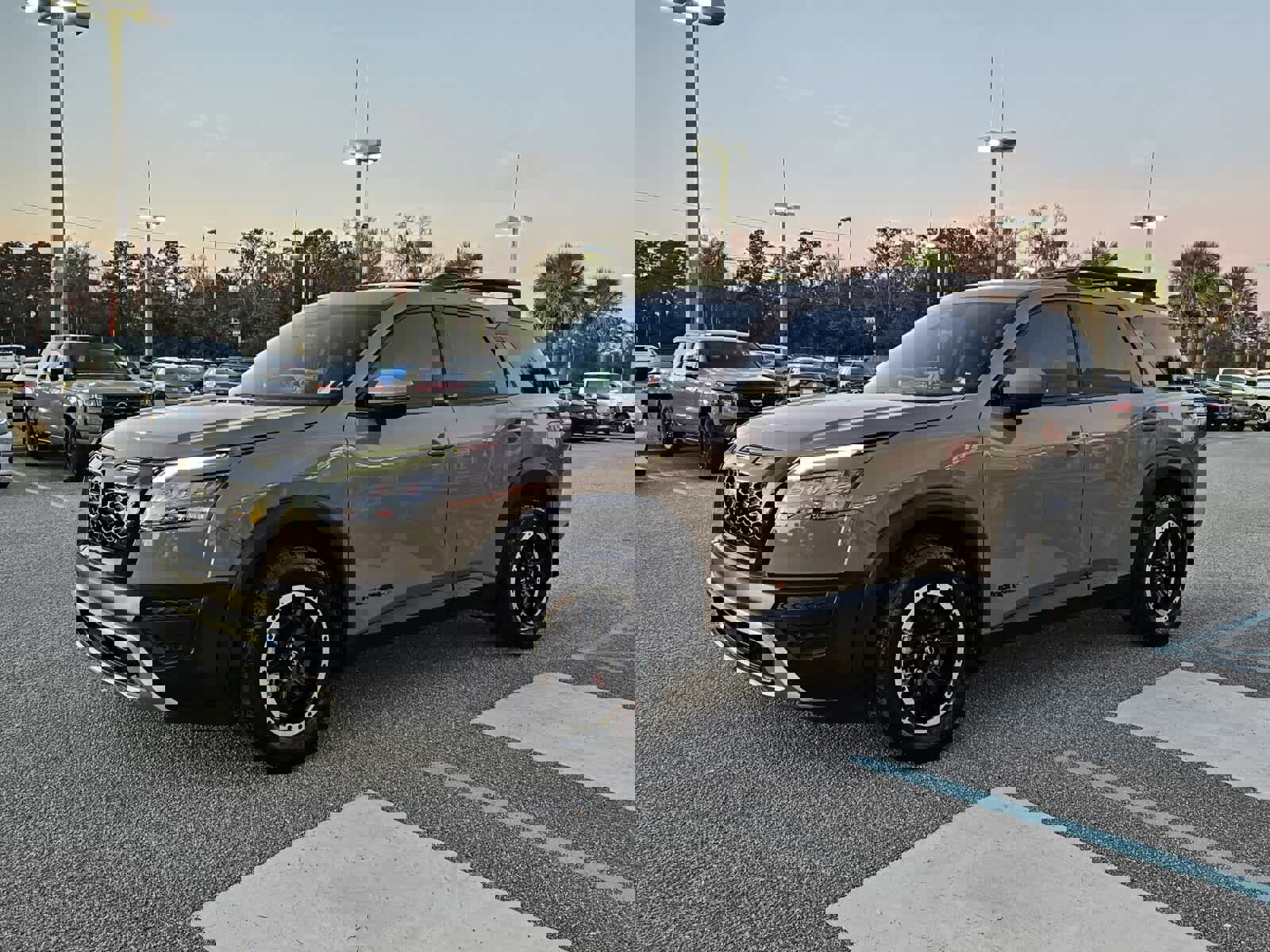 Used 2024 Nissan Pathfinder Rock Creek image 2