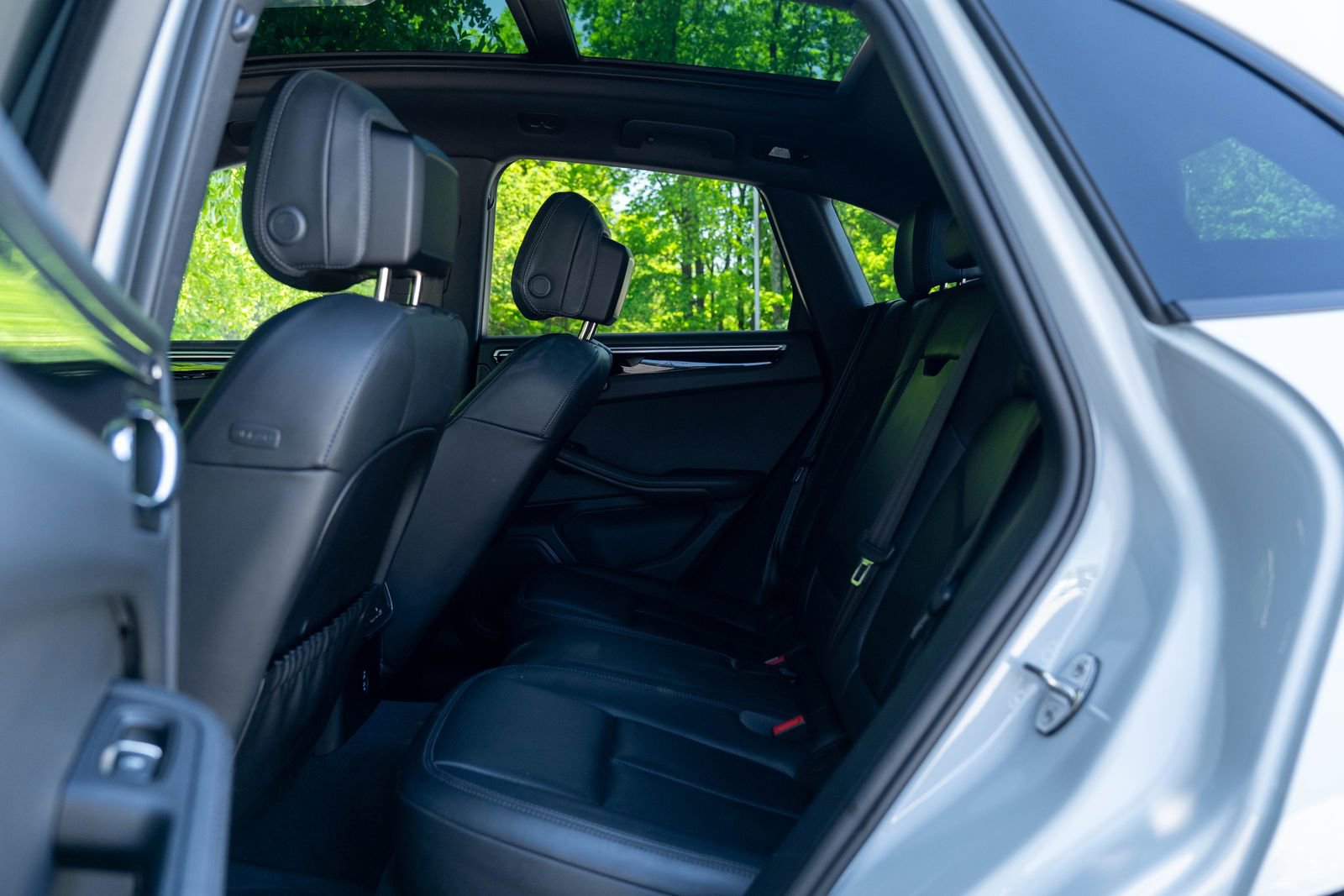 Certified 2023 Porsche Macan AWD/4WD image 31